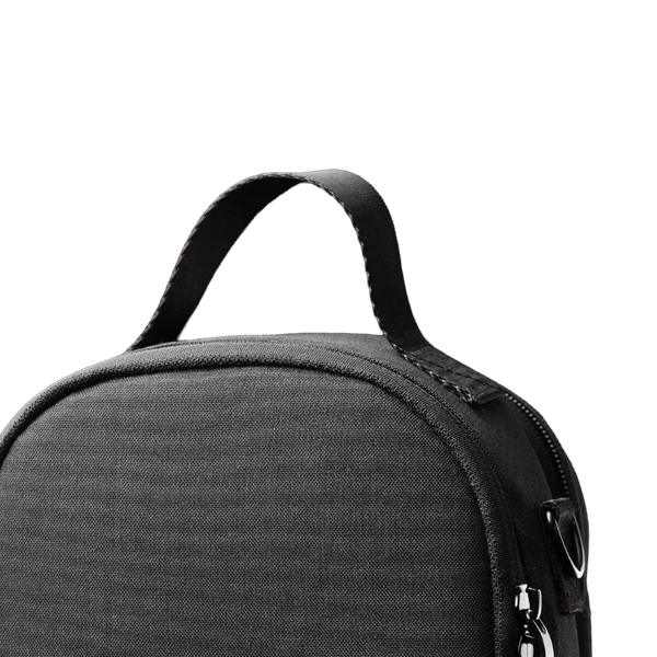 Focus V CARTA 3 Carry Case, close up of the carry handle and top zipper
